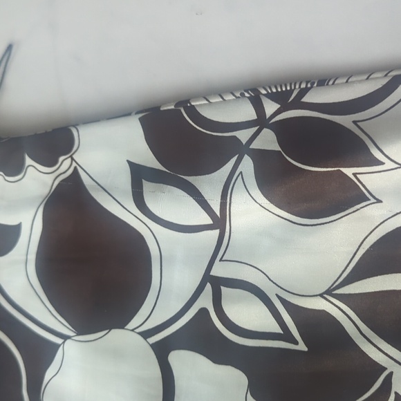 Silky flower dress | size 6 - Picture 8 of 8